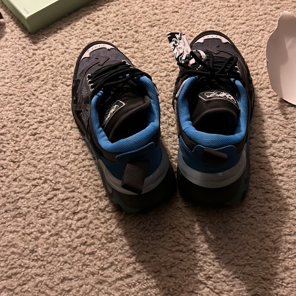 Off-White c/o Virgil Abloh™ - Picture 3 of 5